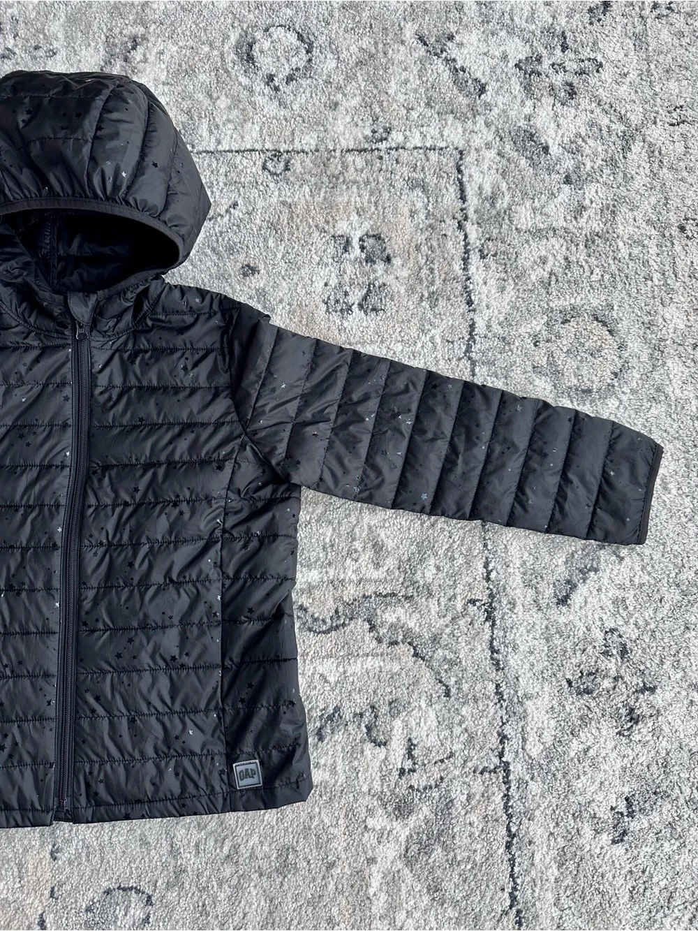 GAP Kids black hooded lightweight puffer zip-up jacket size M(8/9)